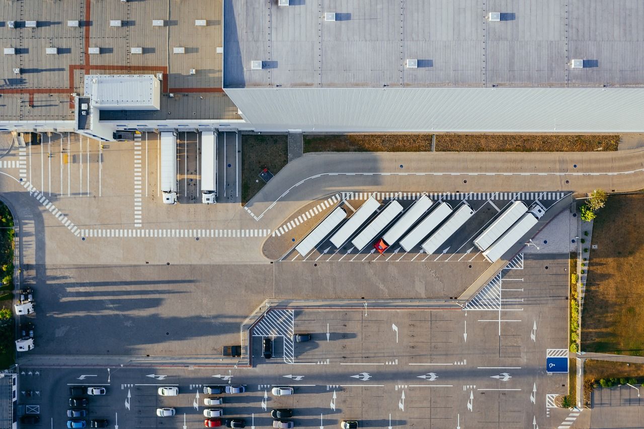 Planowanie magazynu – wybór odpowiednich urządzeń do transportu ciągłego